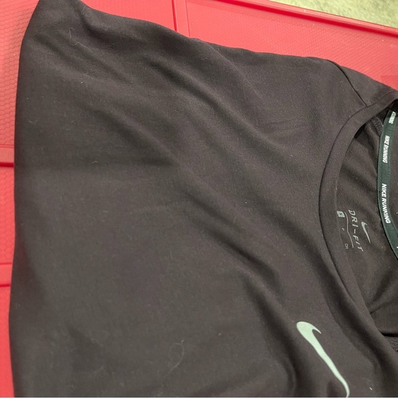 Nike plum small , thumb holes Dri-Fit - Picture 6 of 7